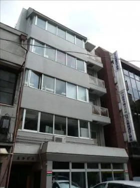 東冷ビルの外観