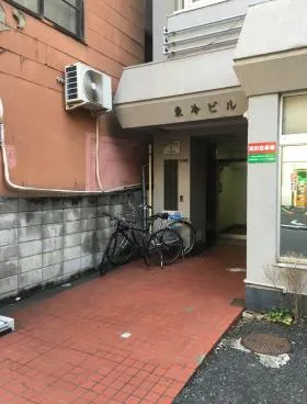 東冷ビルの外観