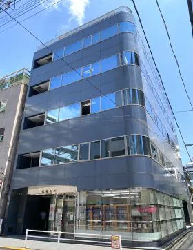 弘報ビルの外観
