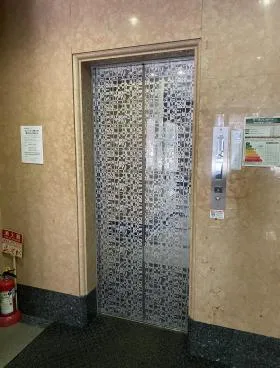 弘報ビルの外観