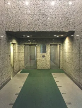 全特六本木ビル(WEST棟)の外観