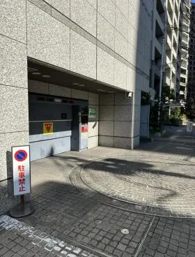 全特六本木(EAST棟)ビルの外観