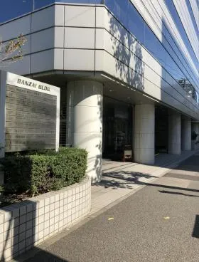 バンザイビルの外観