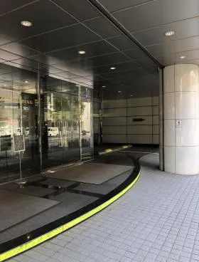 バンザイビルの外観