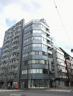 UYビルの外観