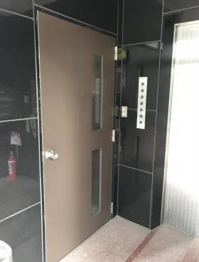 UYビルの外観