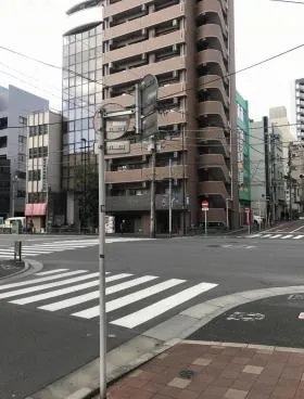 UYビルの外観