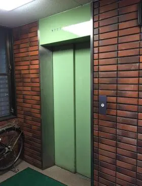 ニシムラビルの外観