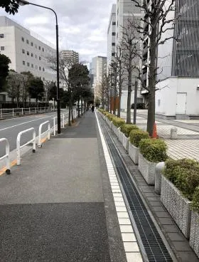 東単ビルの外観