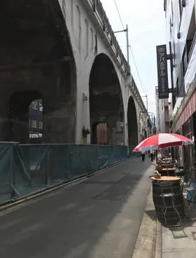 深津ビルの外観