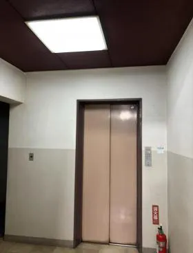 化粧ビルの外観