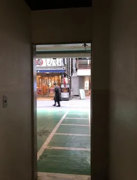 化粧ビルの外観
