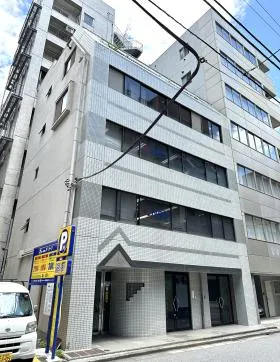 STビルの外観