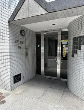 STビルの外観