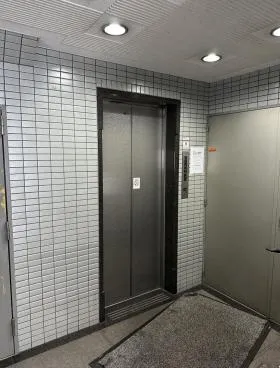 STビルの外観