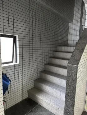 STビルの外観