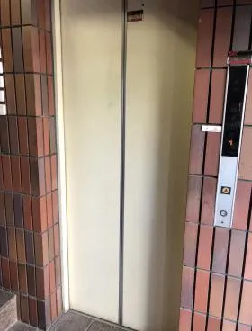 市川ビルの外観