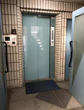 山茂登ビルの外観