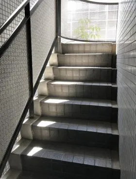 山茂登ビルの外観