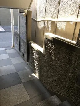 山茂登ビルの外観