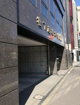 松下産業本社ビルの外観