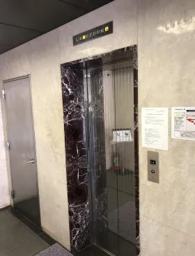 松下産業本社ビルの外観