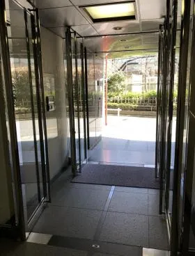 松下産業本社ビルの外観