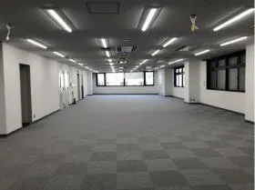 松下産業本社ビルの外観