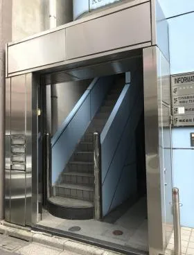 KUMAKIビルの外観