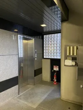 アドバンスビルの外観