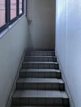 アドバンスビルの外観