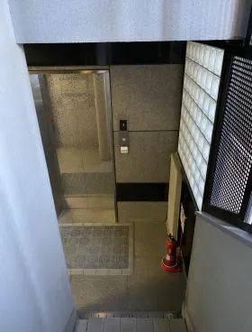 アドバンスビルの外観