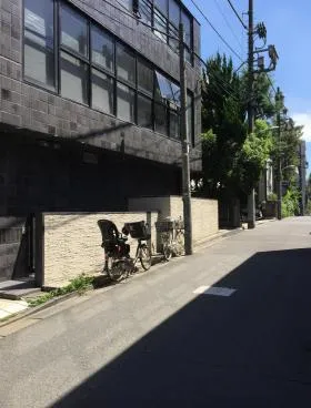 南青山ホームズの外観