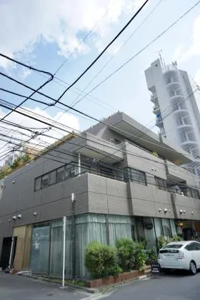 南青山ホームズの外観
