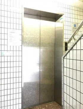 東和神田ビルの外観