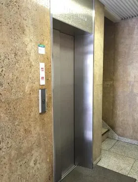 鈴野ビルの外観