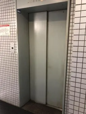 富田ビルの外観