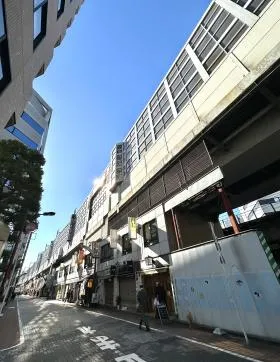JR高架下千代田ビルの外観