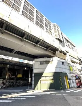 JR高架下千代田ビルの外観