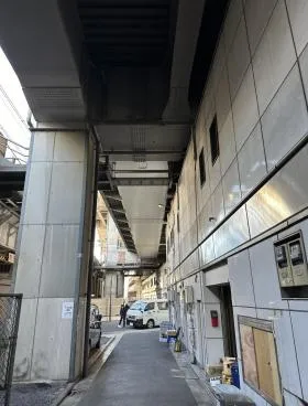 JR高架下千代田ビルの外観