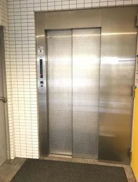 KKビルの外観
