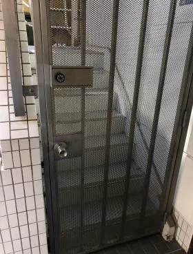 新宿土地建物第10ビルの外観