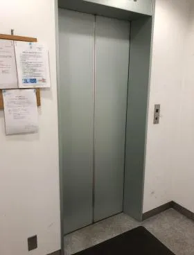 新宿土地建物第10ビルの外観