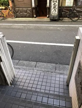 新宿土地建物第10ビルの外観