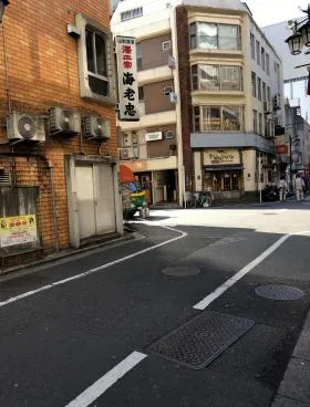 新宿土地建物第10ビルの外観