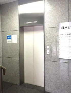 日本ビルの外観