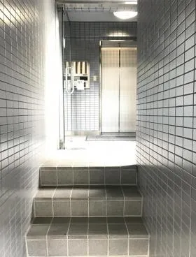 建部ビルの外観