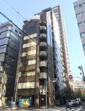 HIビルの外観