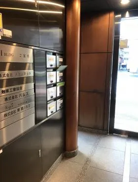 HIビルの外観