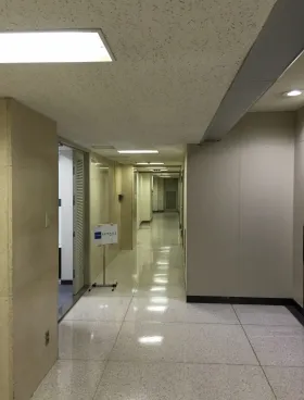 新宿ビルの外観